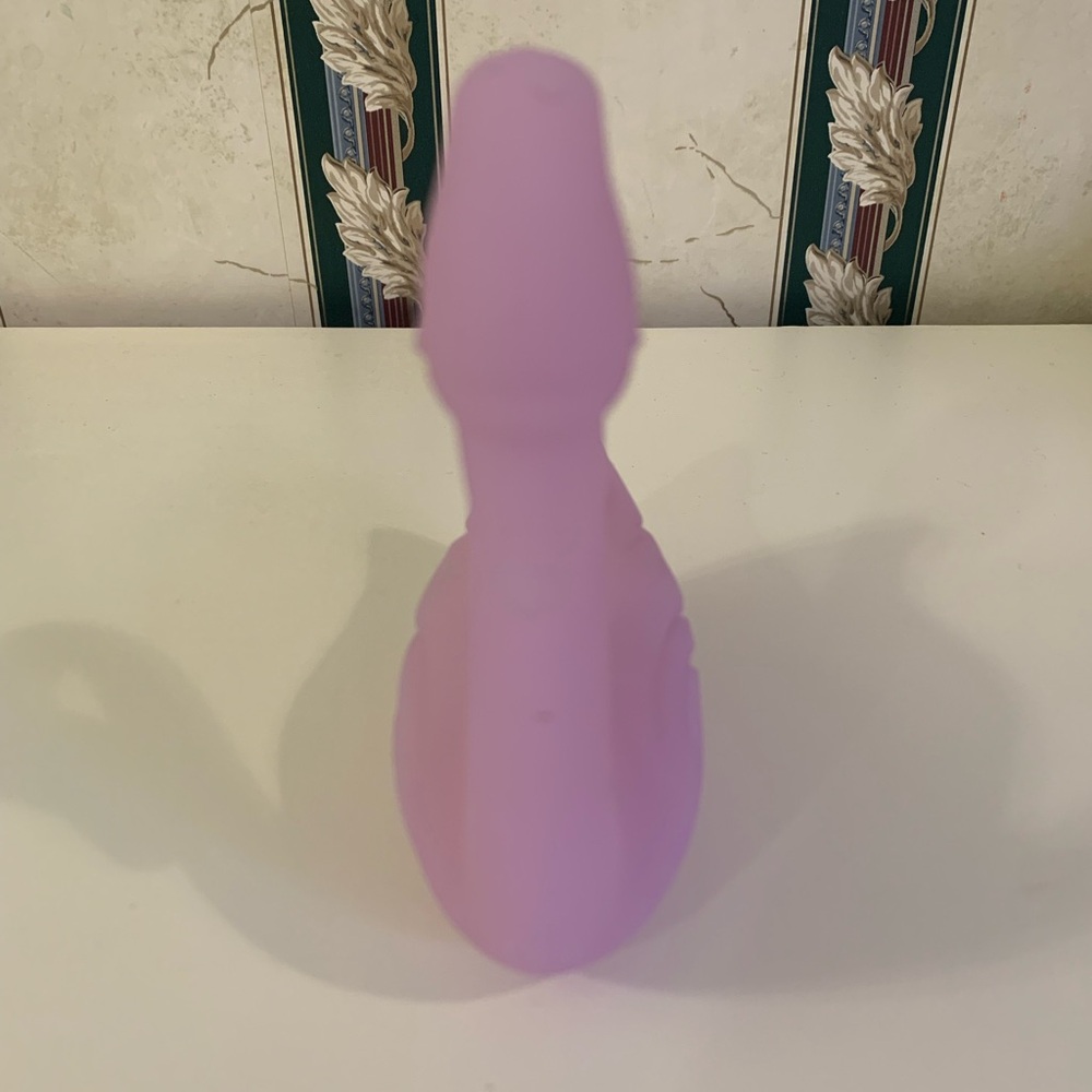 Fenton Lavender Satin Swan Figurine - Picture 7 of 9